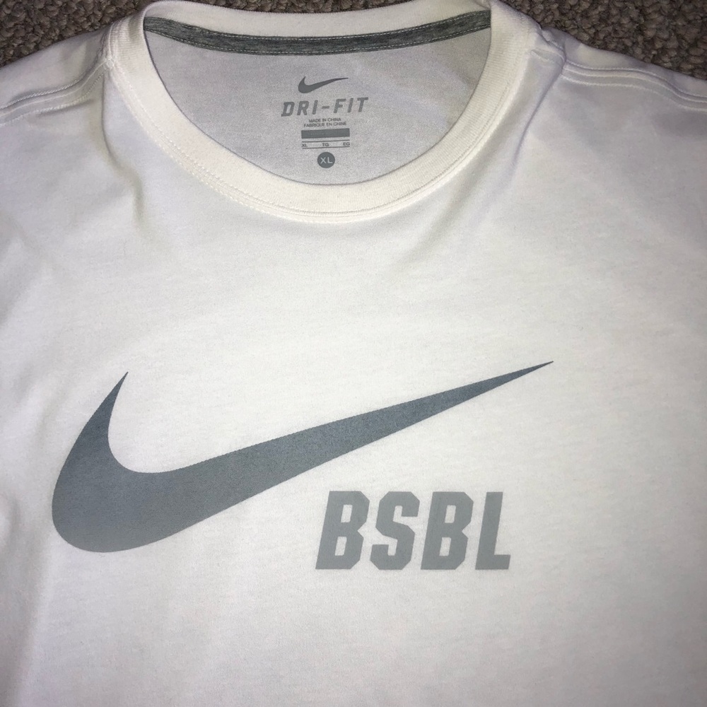 Men’s Nike short sleeve shirt